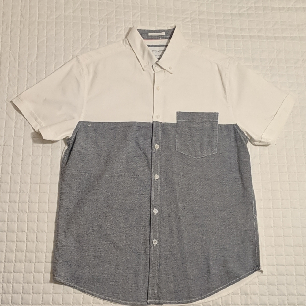 Short sleeve button down